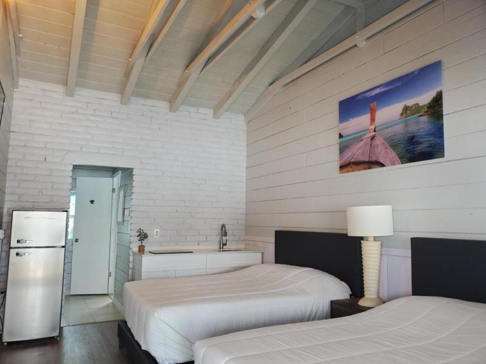 Double Room with Pool View interior