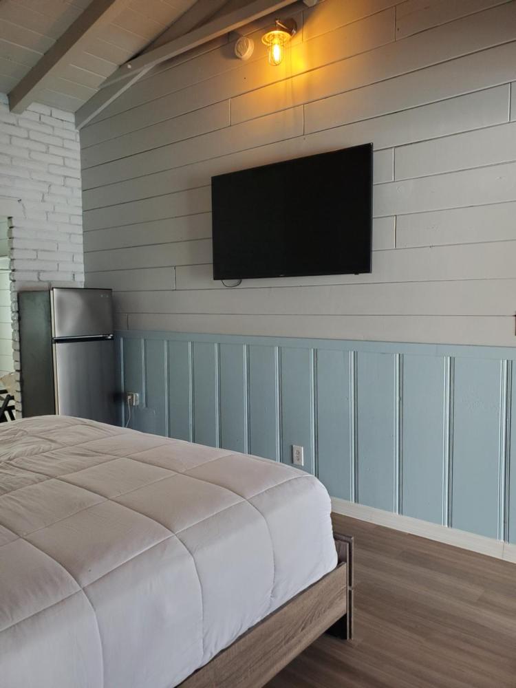 Queen Room with Pool View interior